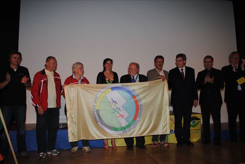 Передача флага WMRA оргкомитету ветеранского чемпионата мира следующего 2013 года в Чехии